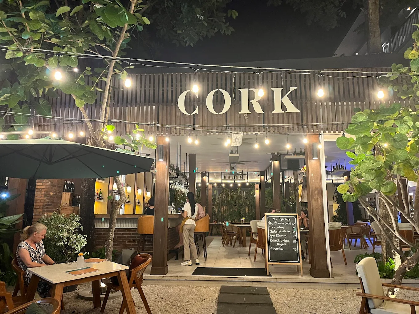 CORK FRENCH TAVERN – Санур