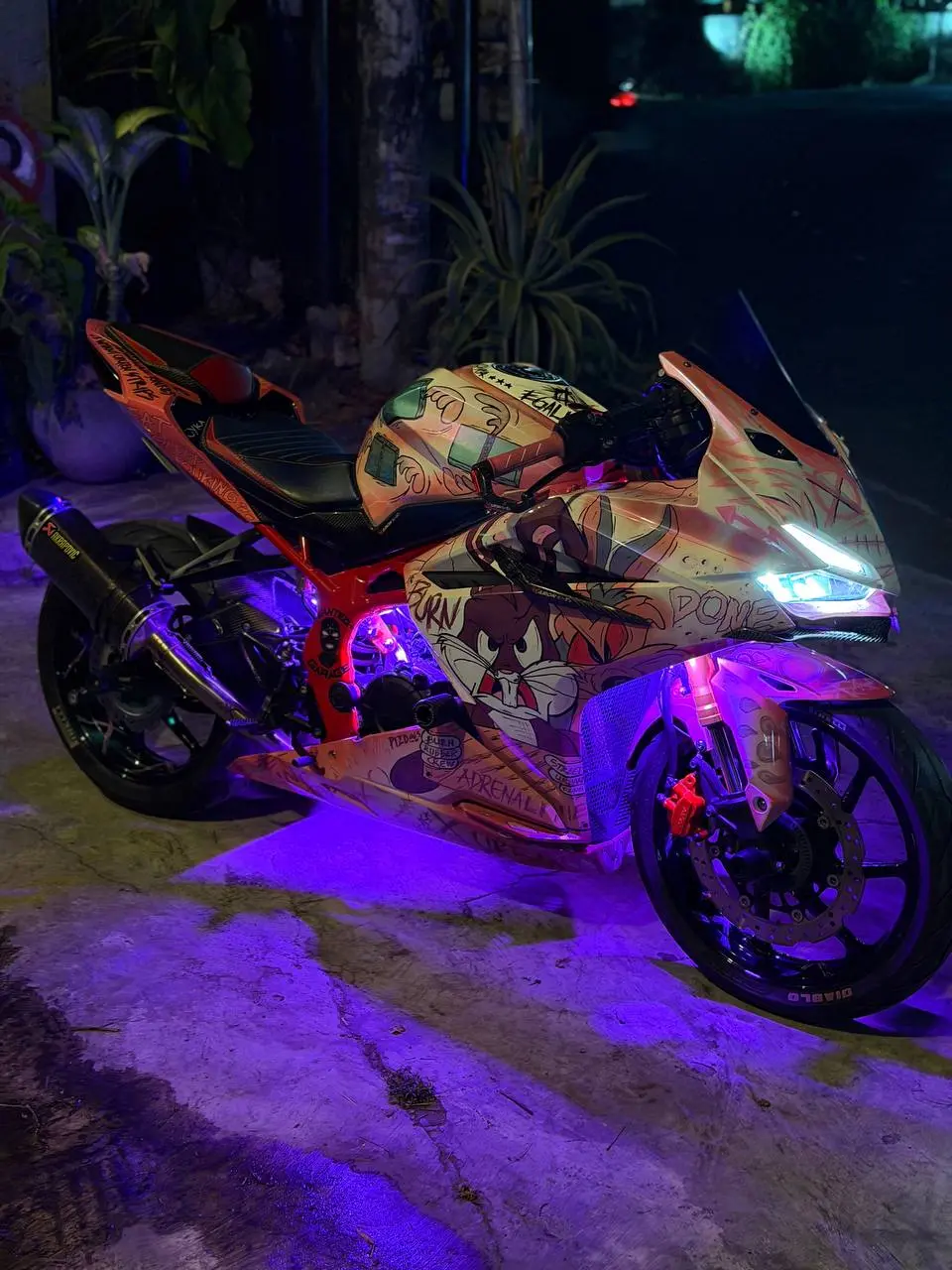 Honda CBR250RR Custom в вечернее время